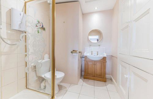 Georgian home with hot tub - Foto 19