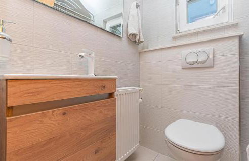 Awesome Home In Ruzic With Jacuzzi - Foto 39