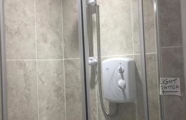 All March 70 pounds per night with 3 nights minimum stay - Foto 3