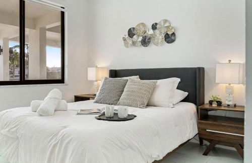 April Sale! 4BR - Private Yard, Grill, Soaking Tub, Near Coral Gables & MIA Airport - Foto 18