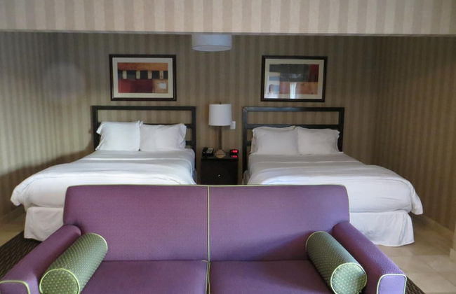 7 Springs Inn & Suites - Photo 11