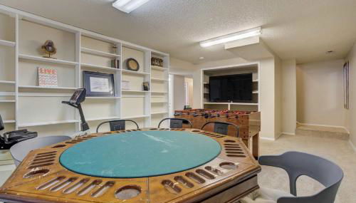 Deep Blue Spacious Escape w Hot Tub & Playground - Foto 2