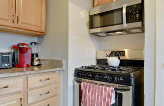 Super Cute & Cool Home with 65Inch TV 2Baths 4 Bedrooms 2King Beds BBQ Grill Fenced Backyard - Foto 21