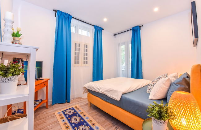 Parliament & River View Apartments - Photo 20