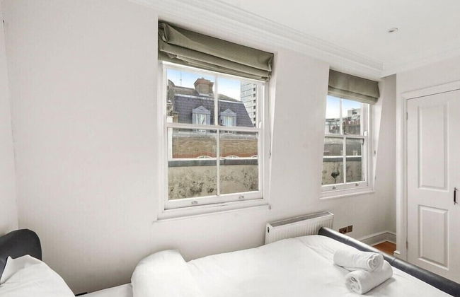 The Hertford Boutique - Photo 9