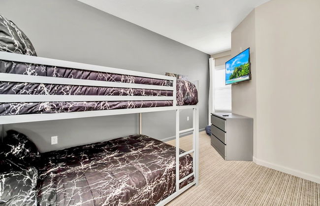 3BR Condo - Near Disney Balcony Pool Hot tub - Foto 15