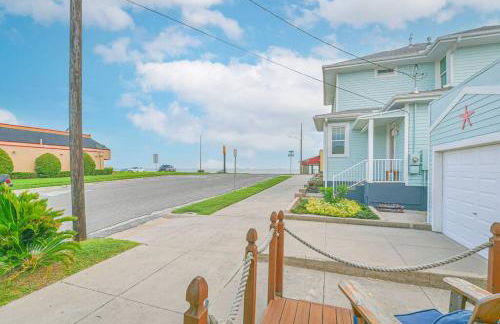 Coastal Blue Beach House with 3 Bedrooms and Just off the Seawall - Foto 8