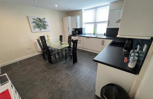 Spacious ground floor suite comfortably sleeps up to eight - Foto 11