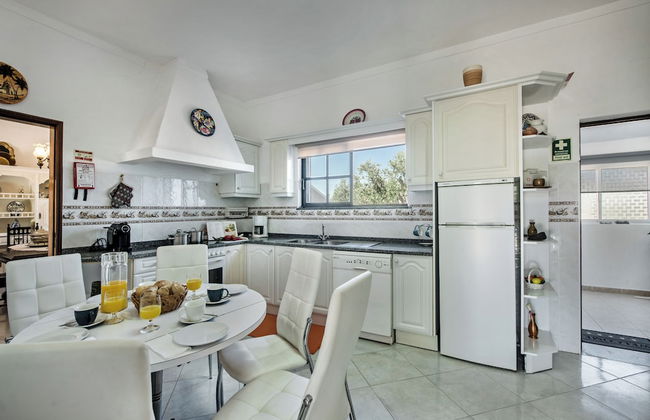 Villa V3 With Private Pool and air Conditioning and Free Wifi Internet - Photo 5