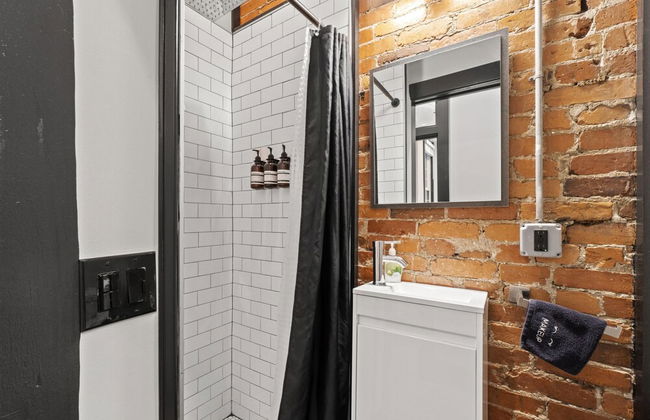 Historic DC Gem Spacious Rowhouse Private Patio - Photo 46