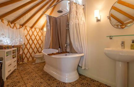 Chic Woodland Yurt Rental on a Wellness Ranch in Southern California - Foto 6
