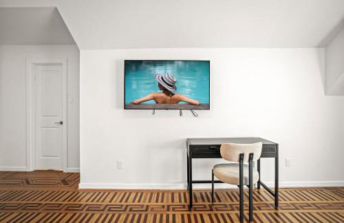 Gated Resort, 2 Homes, 9BR Ensuites, Slps27, Pool - Photo 53