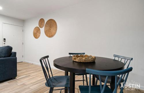 1BR 1BA Pet Friendly Condo w Pool, Gym, Walk to SoCo and Lake by Austin Vacay - Foto 8