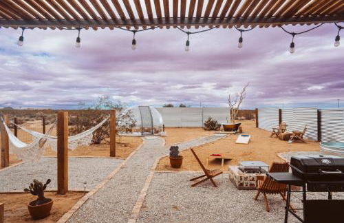 Romantic Desert Escape - Stargazing Dome, Hot Tub, Fire Pit, Hammocks, Cowboy Pool - Foto 25