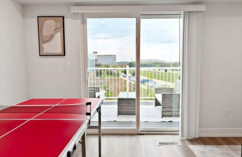 Modern 4BR Townhouse with Parking & Lake Views - WVille rep 4 - Foto 60