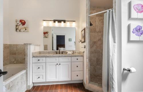 Renovated Historic 4BR House Near Magazine St & Uptown - Photo 51