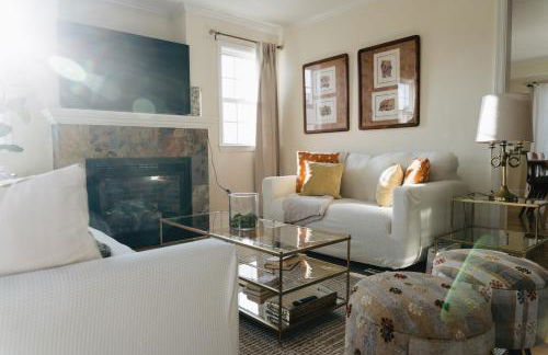 Urban Downtown Stamford Home 45 min to NYC with Garage And Yard - Foto 9