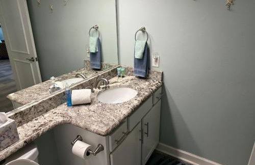 Welcome to Sandpiper Beachfront Condo Cozy 1-bed in JAX Beach, perfect for couples! Pet-friendly! - Foto 18