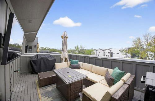 Modern EaDo Stay - 3BR Townhome w Private Deck - Foto 18