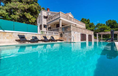 Villa Kadena - Luxury Seaside Villa with Private Heated Pool - Photo 71