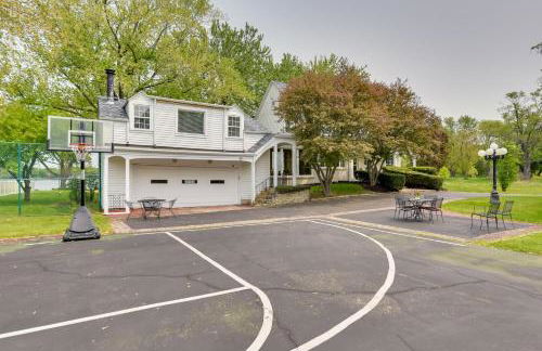 Pistakee Lake Estate with Boat Dock and Hot Tub! - Foto 35