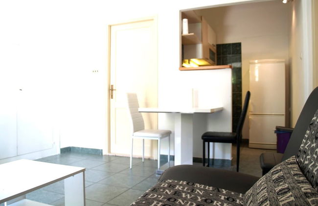 Step Away From The Beach 1-bedroom Apartment Lolov - Photo 2