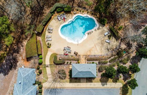 Balcony and Community Perks Lake Martin Condo! - Foto 37