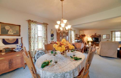 Peaceful Hazel Cottage with Deck and Yard! - Foto 7