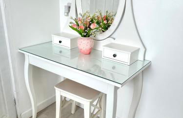 5 bedroom detached house sleeps 13 spacious Parking 5 mins driving to Bicester Village - Foto 16