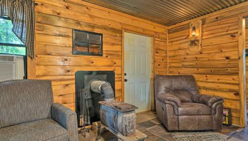 Wright City Cabin with Fire Pit and Forest Views! - Foto 4