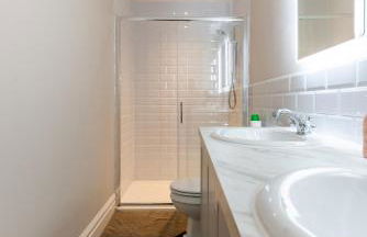 Brand New Riverside Apartment - Foto 10