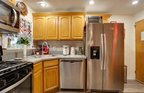 Newark Home with Deck and Fire Pit, 16 Mi to NYC! - Photo 10