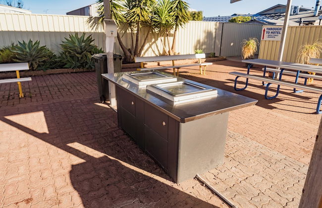 Sundowner Cabin and Tourist Park - Photo 41