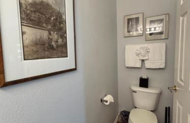 Unwind in Style in this stunning townhome retreat - Foto 11