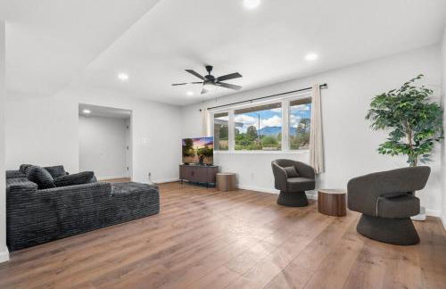 Modern 5BR Retreat l Cozy l Spacious Work-Friendly - Foto 5