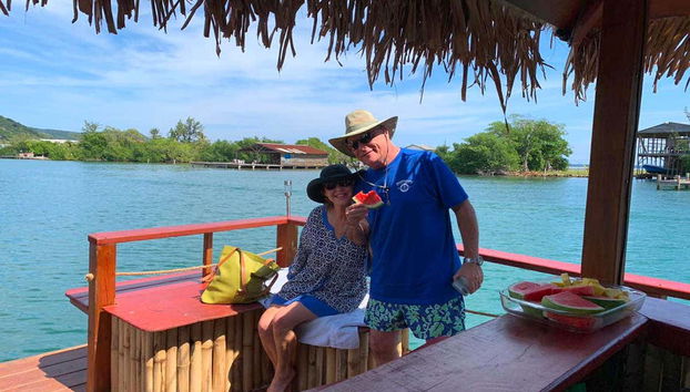 Enjoy the ride on the houseboat