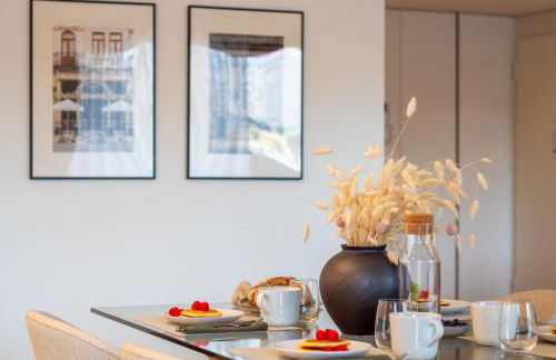 Gaia Elegant Apartment with Patio by LovelyStay - Foto 24