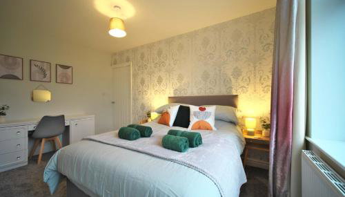 Luxury Bungalow, 3 bedrooms, 5 beds, sleeps 8, transport links, parking, Wi-Fi - Foto 4