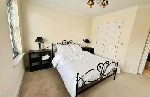 Spacious 3 bed Apt with parking near Harborne High Street - Photo 10
