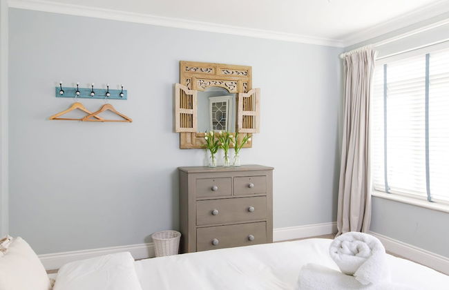 4BR Beach House Sleeps 10 - 5 Mins Walk to the Sea - Foto 80