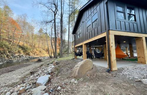 Cozy Creekside cabin- 35m to Boone - Photo 1