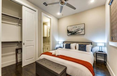 Cozy 3BR Luxury Townhome Near Uptown Skyline WFH Friendly - Foto 17