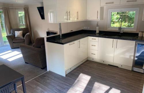 Oak Tree Lodge with Hot Tub near Alton Towers - Foto 31