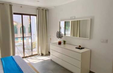 Mediterranean Villa - Private Pool , Garden & BBQ - Photo 27