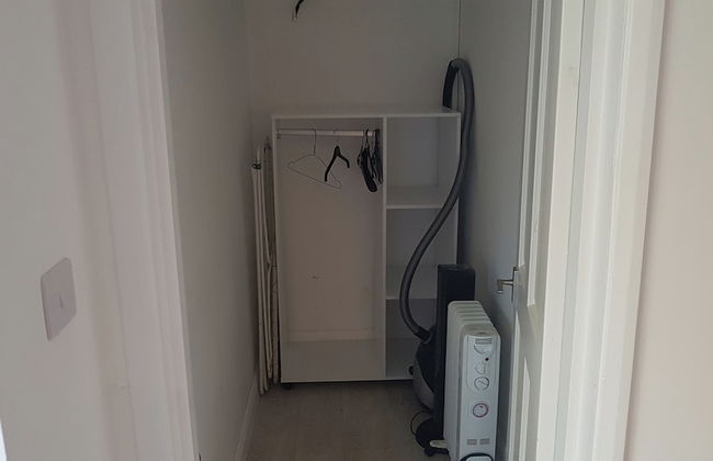 Cozy Studio in Dagenham, London - Photo 8