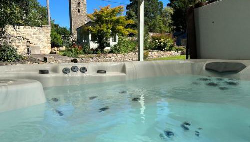 10 Bed Stunning House in village, with Hot Tub - Foto 3