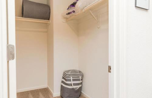 Modern 5 bed near hospitals and UC Merced - Foto 13