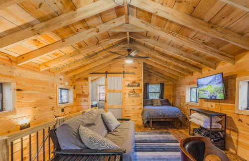 Cozy Cabin Retreat w/ Hot Tub & Nature Views - Foto 31