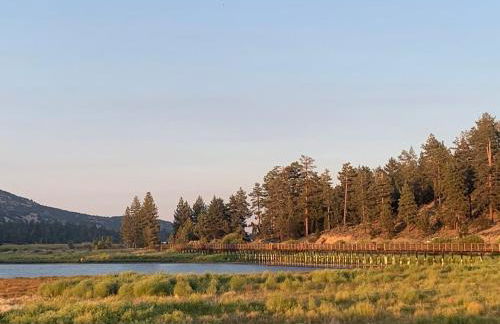 Spacious cozy chalet huge deck over seasonal creek - Foto 54