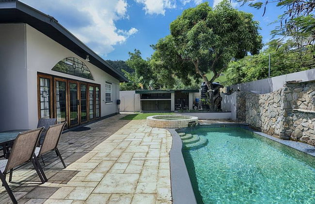 Pool and Jacuzzi Vacation Home - Foto 12